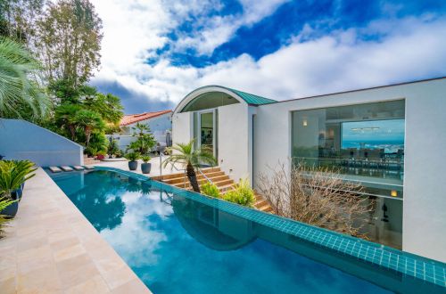 Architectural Masterpiece Overlooking La Jolla
